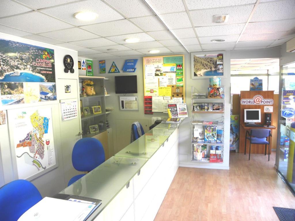 מלון יורט דה מאר Camping Senia Cala Canyelles מראה חיצוני תמונה